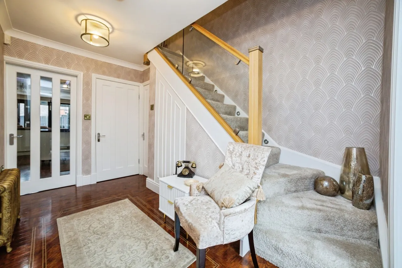 King Street, Hoyland, S74, photo 9