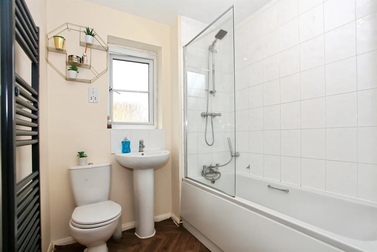 Chancel Court, Thorney, PE6, photo 3