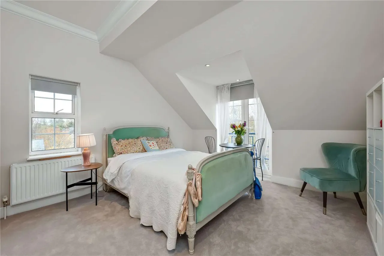 Whittets Ait, Jessamy Road, Weybridge, Surrey, KT13 8LE, photo 11
