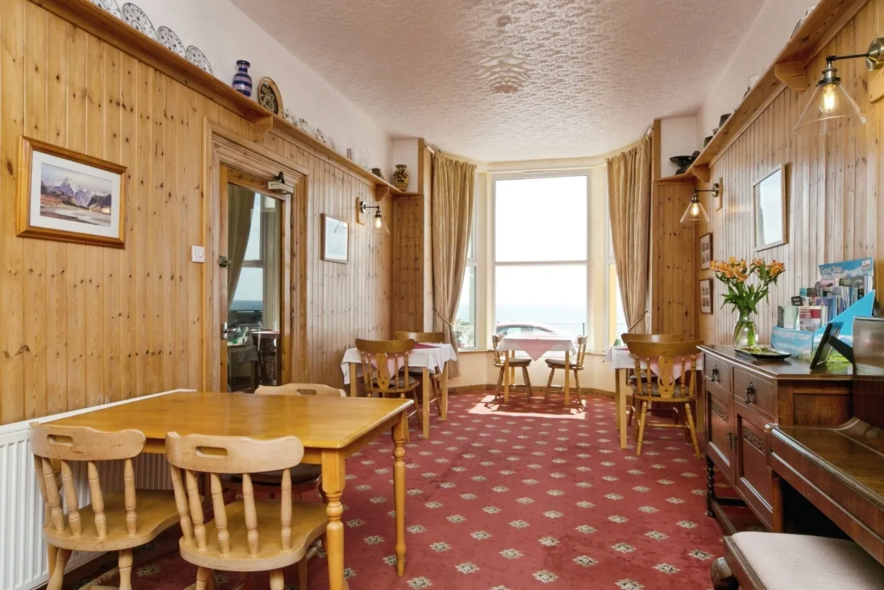Marine Terrace, Criccieth, LL52, photo 3