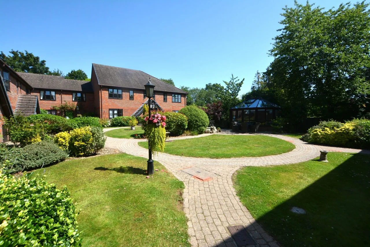 The Hollies Maxwell Road, Beaconsfield, HP9, photo 8