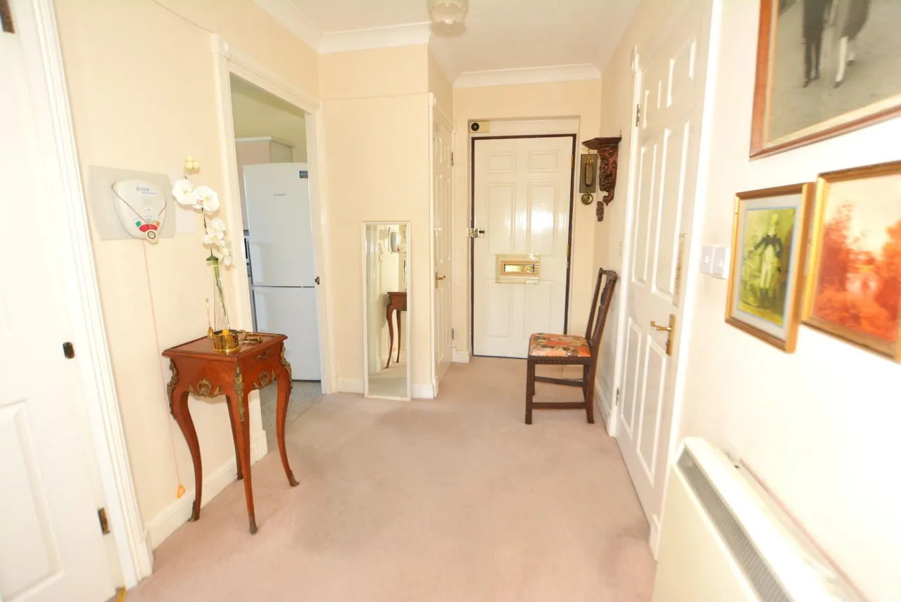 The Hollies Maxwell Road, Beaconsfield, HP9, photo 5