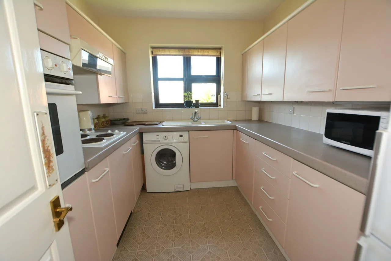 The Hollies Maxwell Road, Beaconsfield, HP9, photo 6
