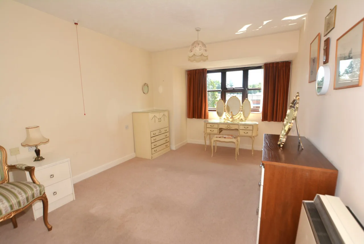 The Hollies Maxwell Road, Beaconsfield, HP9, photo 3