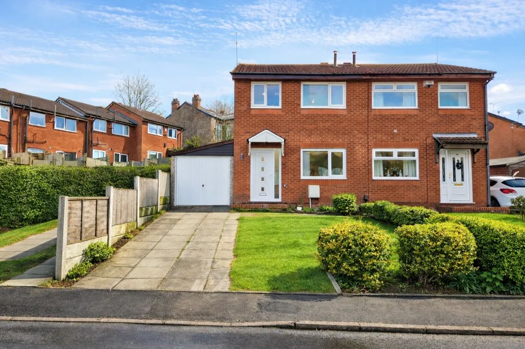 3 bed house to rent, Oakworth Street, Manchester, M9