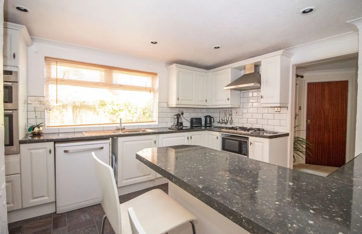 South Road, Waterlooville, PO8 0ER, photo 16