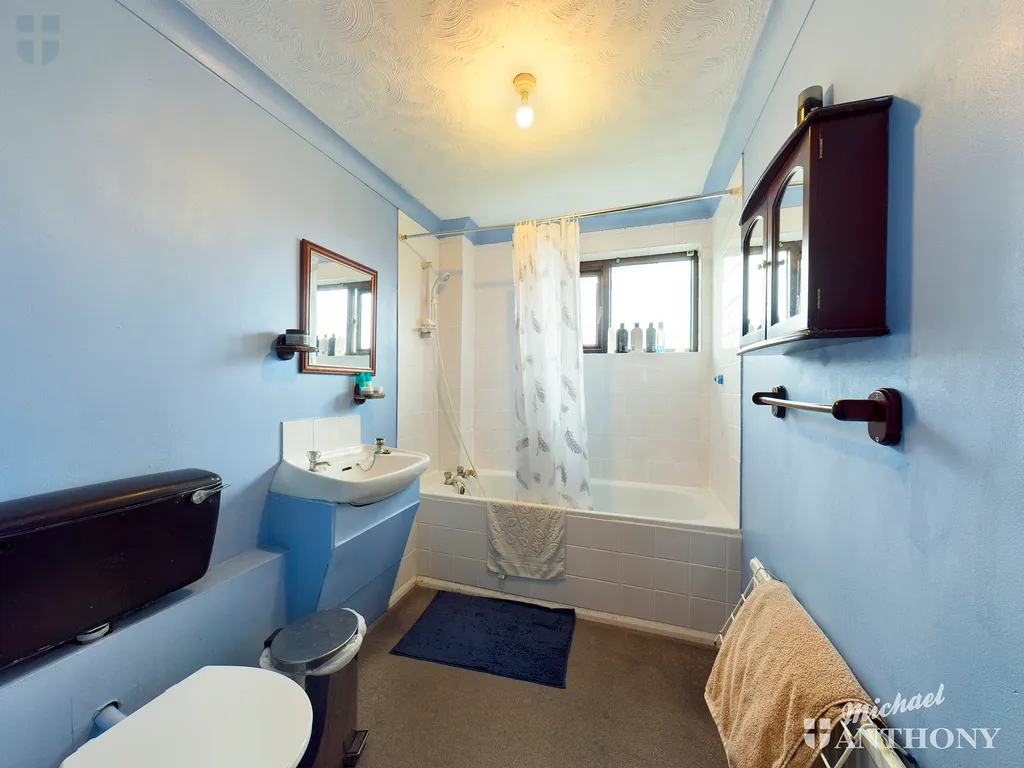 Cornbrook Road, Walton Court, Aylesbury, HP21 8QY, photo 7