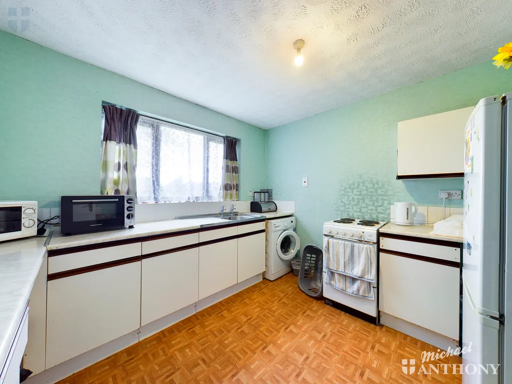 Cornbrook Road, Walton Court, Aylesbury, HP21 8QY, photo 4