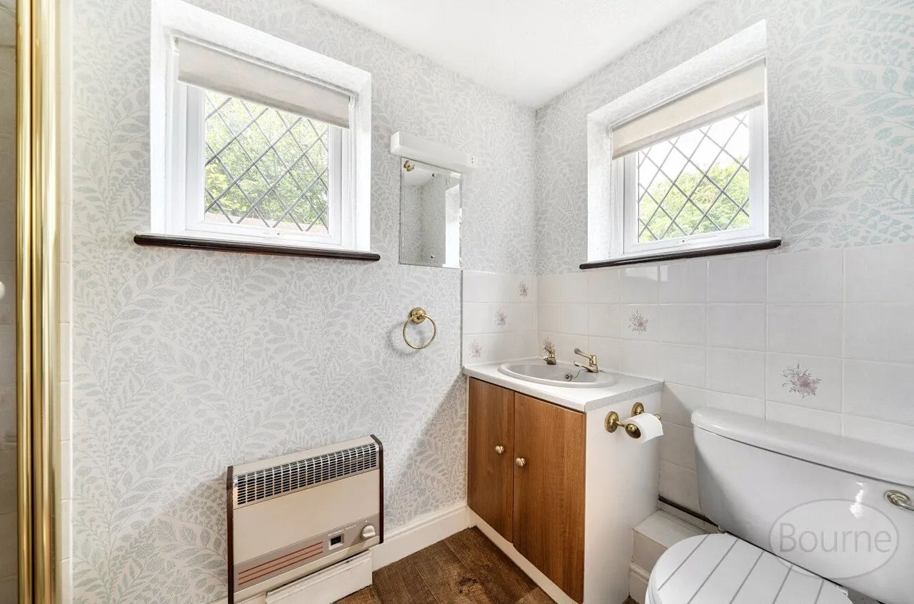 Gloucester Close, Petersfield, GU32, photo 17