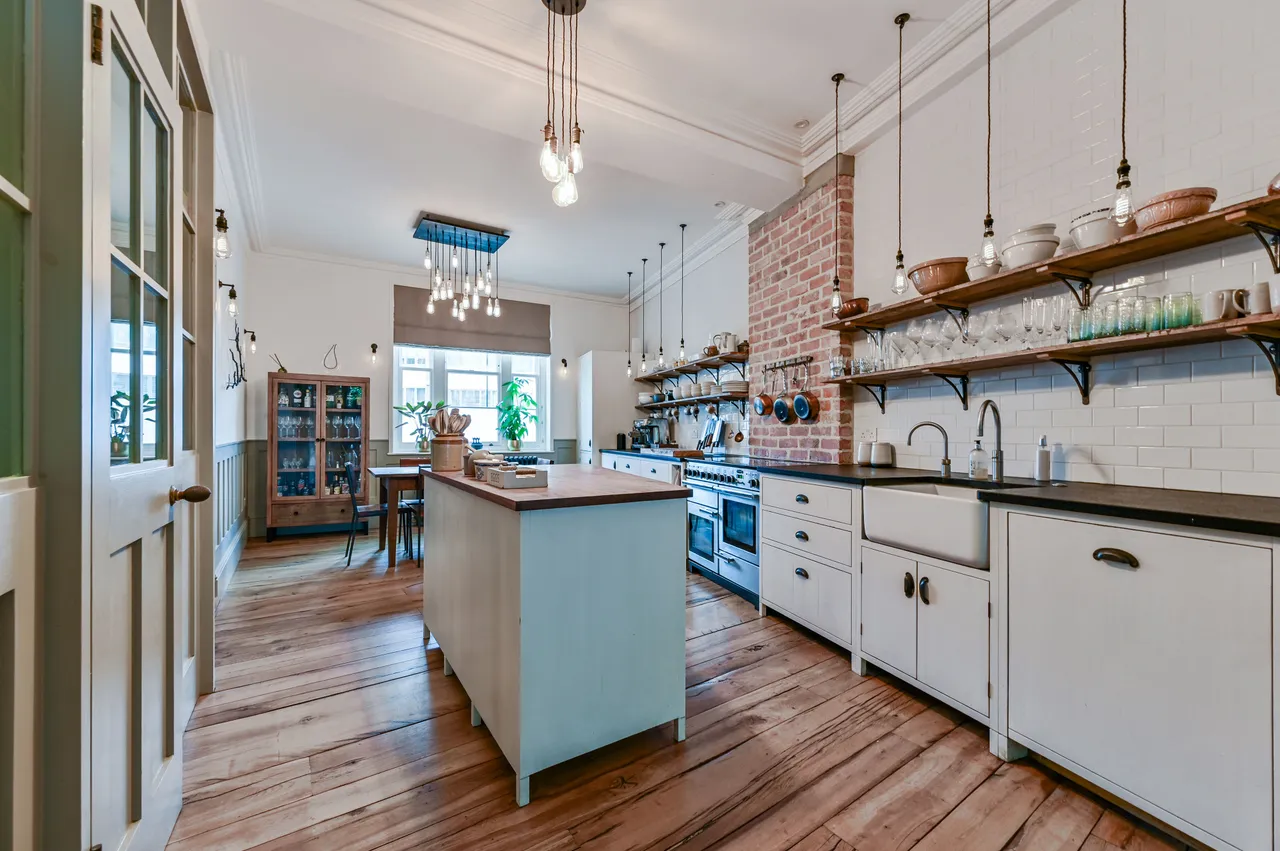 3 bed flat for sale — Ground Floor, 5 Albert Street, London