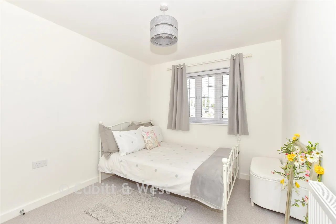 Wigeon Way, Southbourne, PO10, photo 9