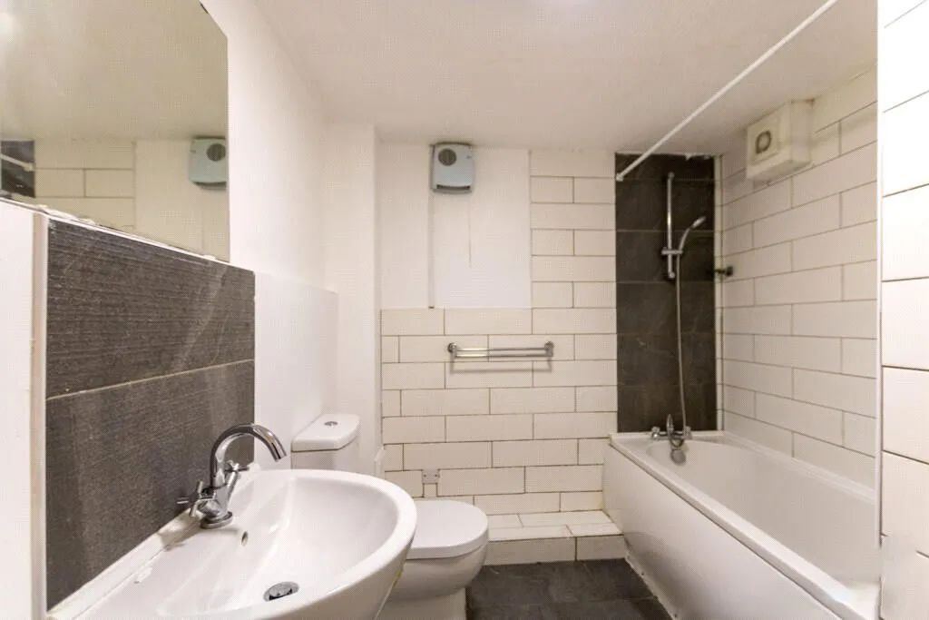 Hagley Road, Birmingham, B16, photo 7