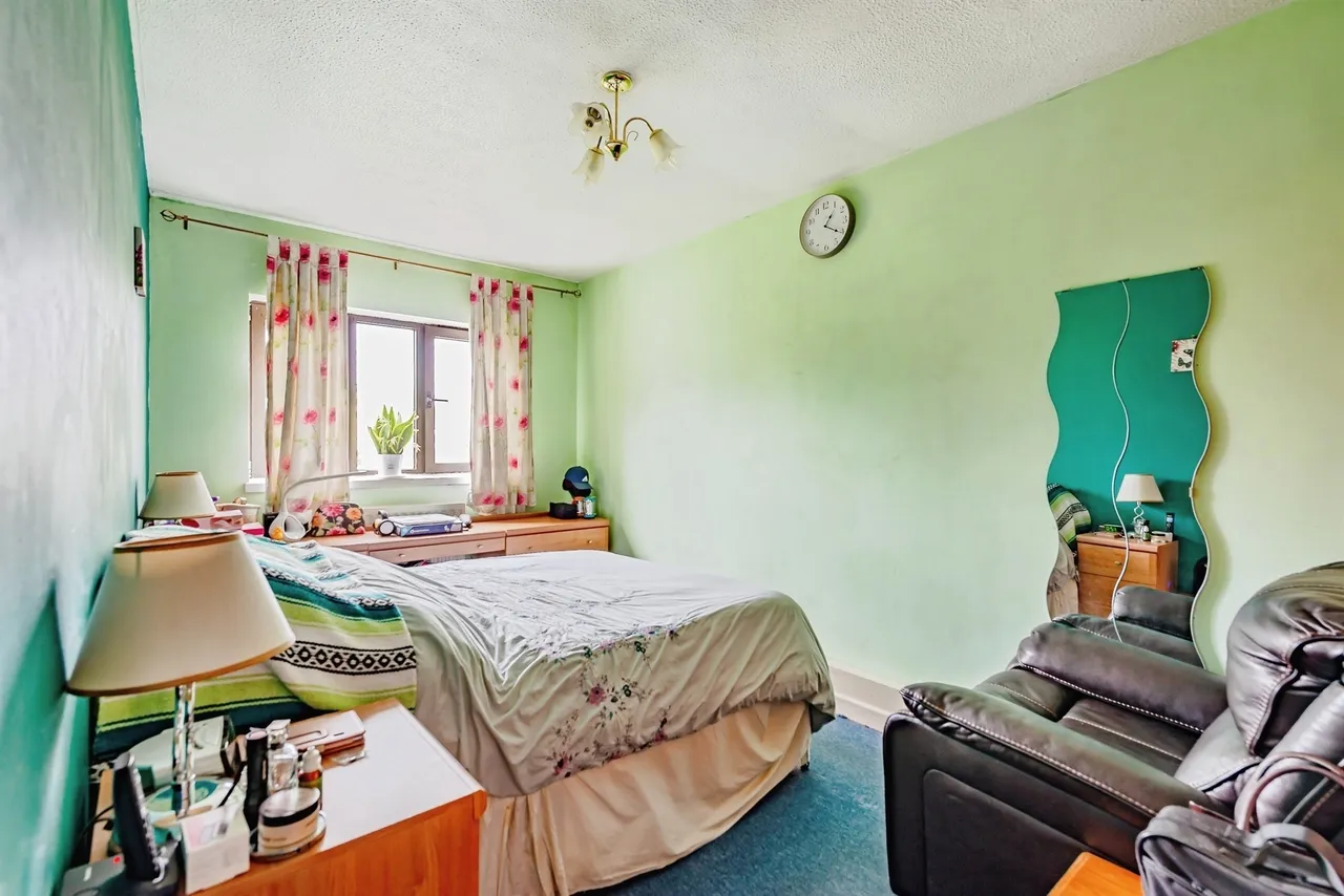 2 bed flat for sale — Clarendon Road, Redhill
