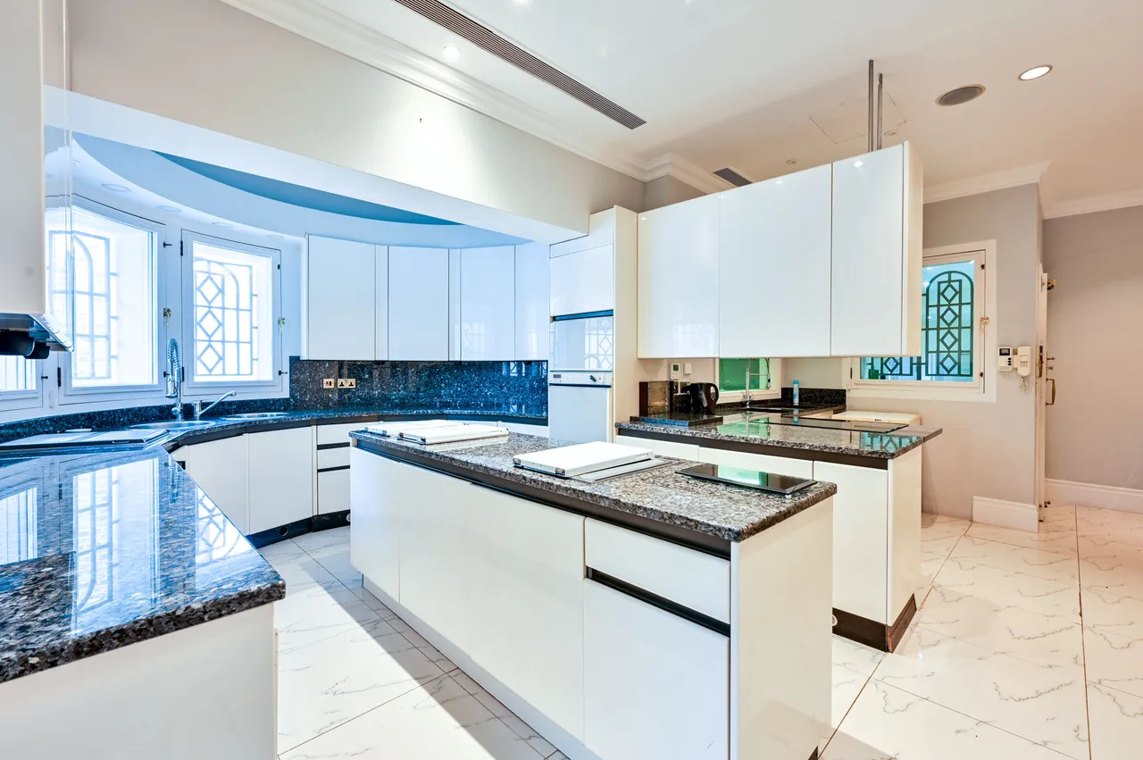 12 & A Half Pembroke Gardens, London, photo 10
