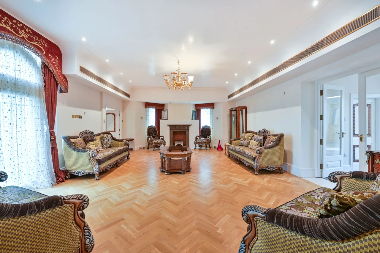 12 & A Half Pembroke Gardens, London, photo 5