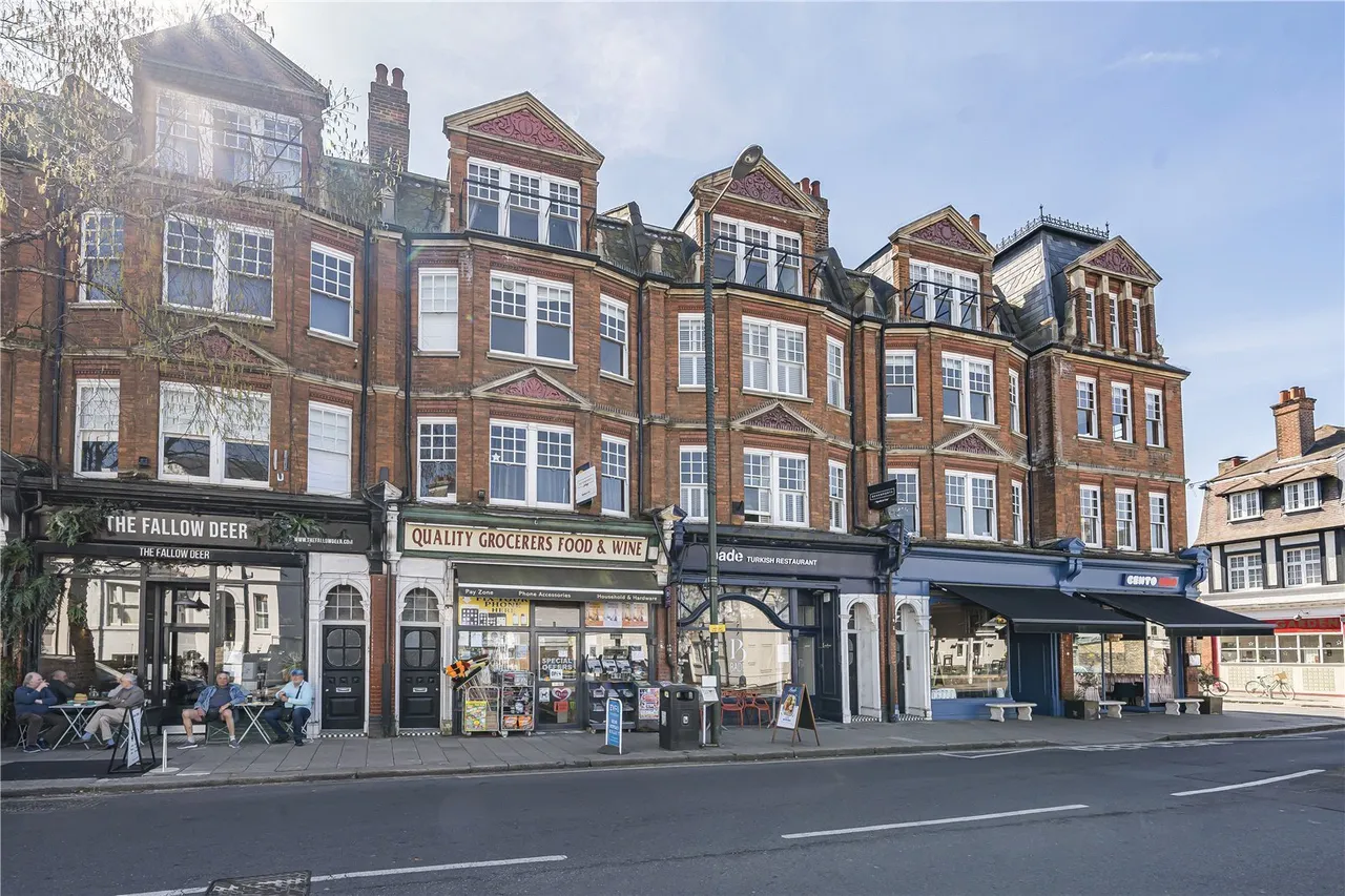 2 bed flat for sale, High Street, Teddington, TW11