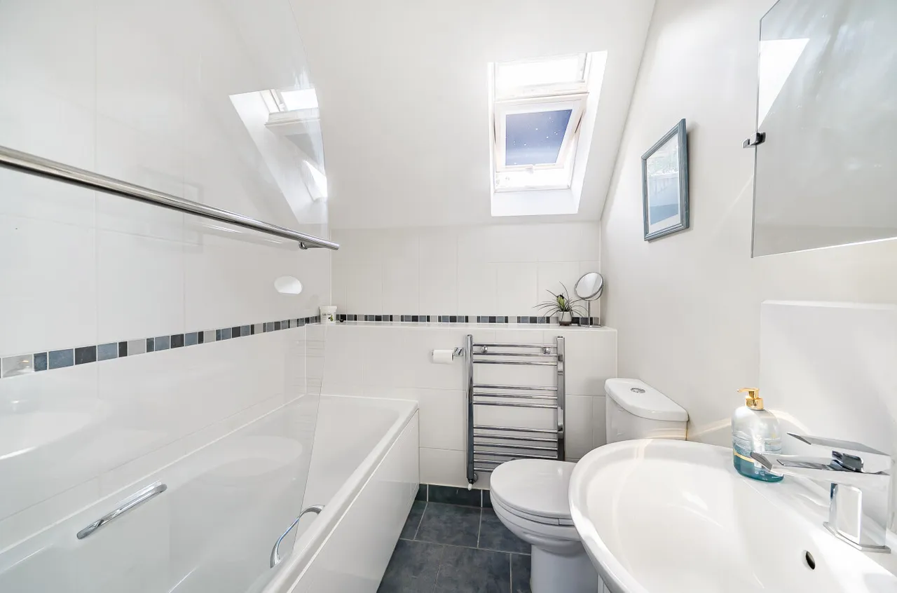 Cranmore Lane, Aldershot, Hampshire, GU11 3AJ, photo 8