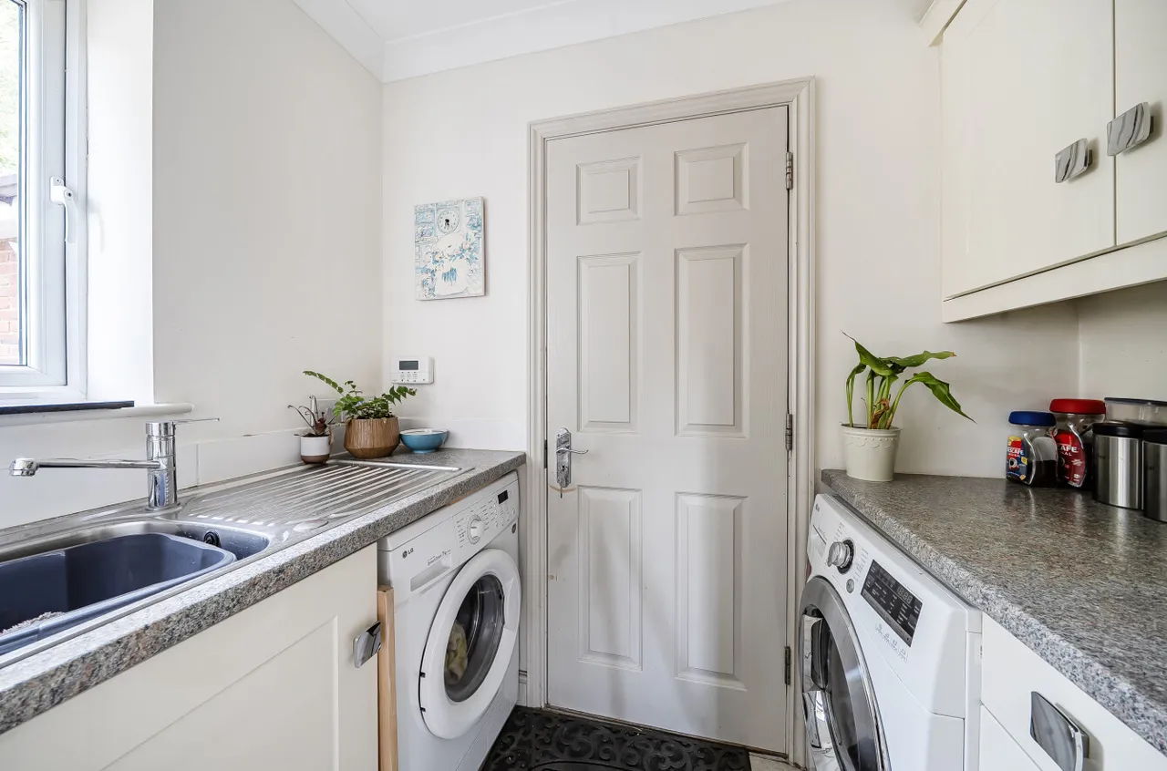 Cranmore Lane, Aldershot, Hampshire, GU11 3AJ, photo 17