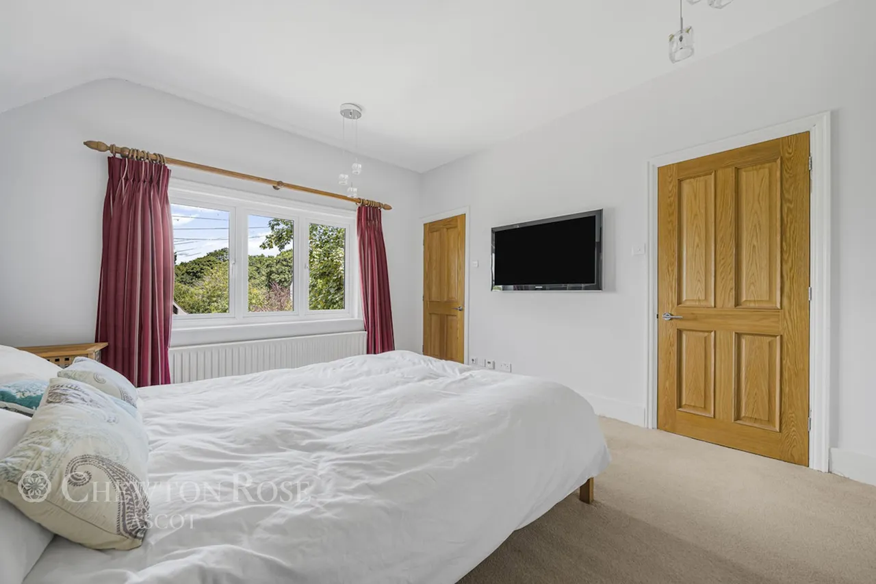 Sandhills Lane, Virginia Water, photo 13