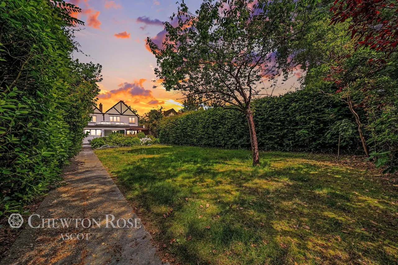 Sandhills Lane, Virginia Water, photo 2
