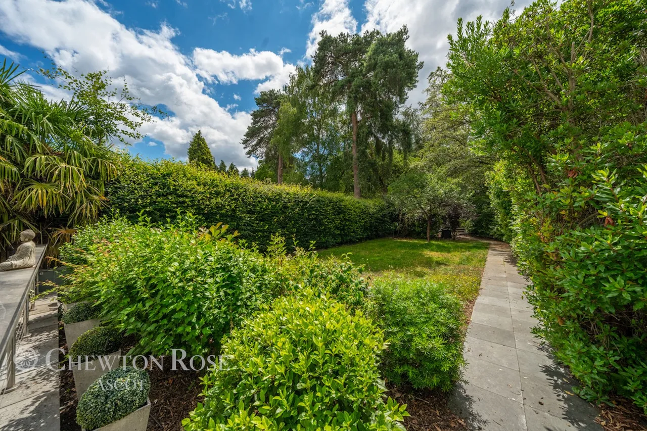 Sandhills Lane, Virginia Water, photo 7