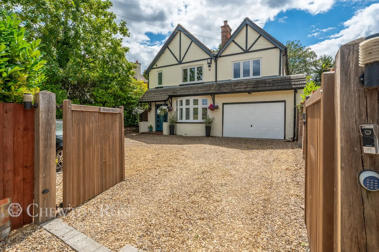 4 bed house for sale, Sandhills Lane, Virginia Water