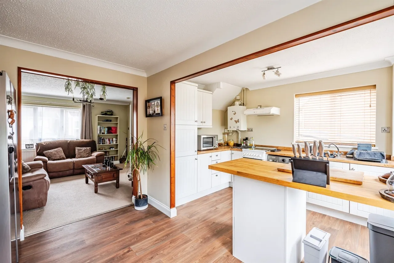 Fern Close, Eastbourne, photo 5