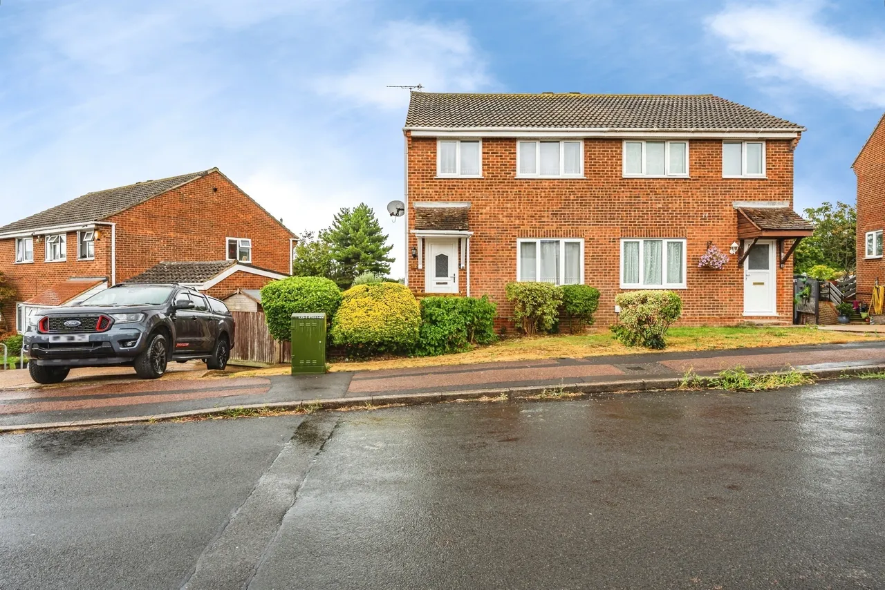 3 bed house for sale — Fern Close, Eastbourne