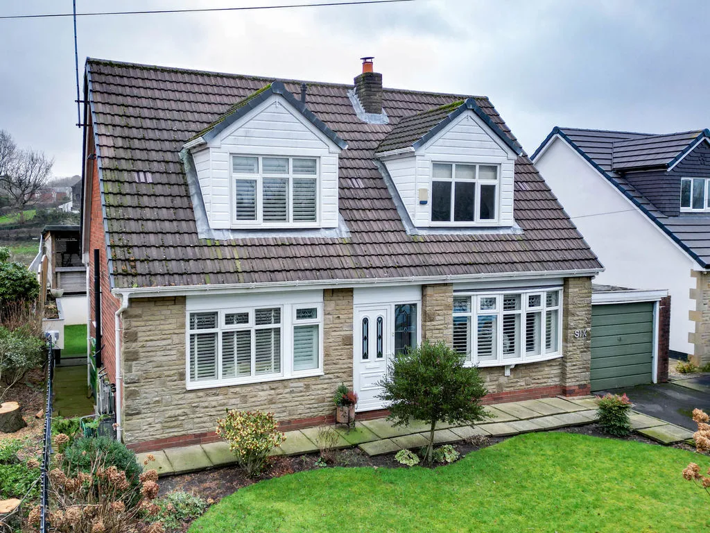 3 bed house for sale — Alexander Drive Milnrow, Rochdale OL16 3LY