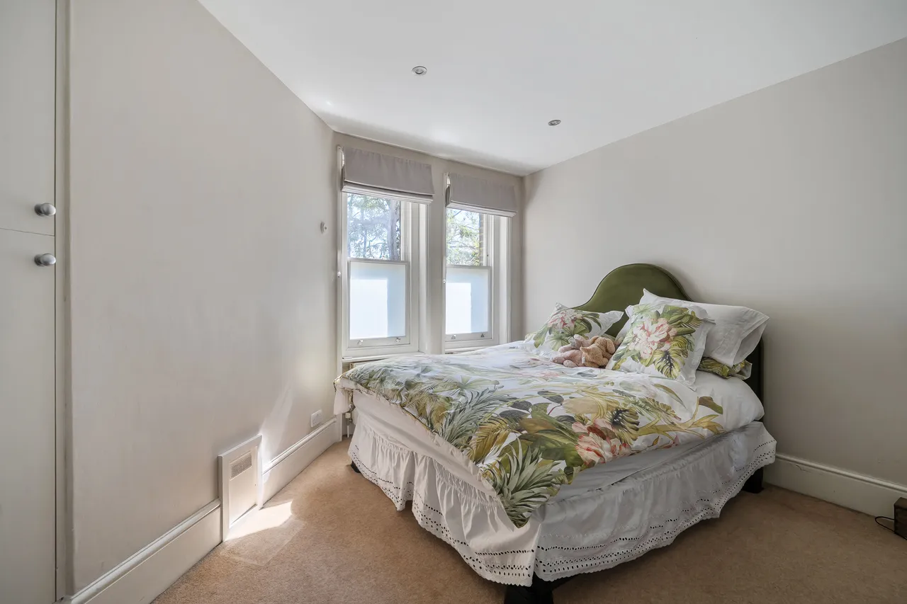 Flat 2, 2-4 Queens Elm Parade, London, photo 4
