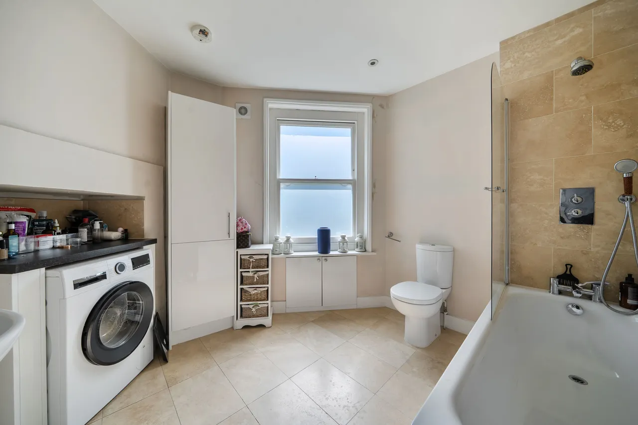 Flat 2, 2-4 Queens Elm Parade, London, photo 5