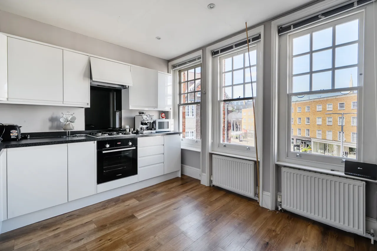 Flat 2, 2-4 Queens Elm Parade, London, photo 3