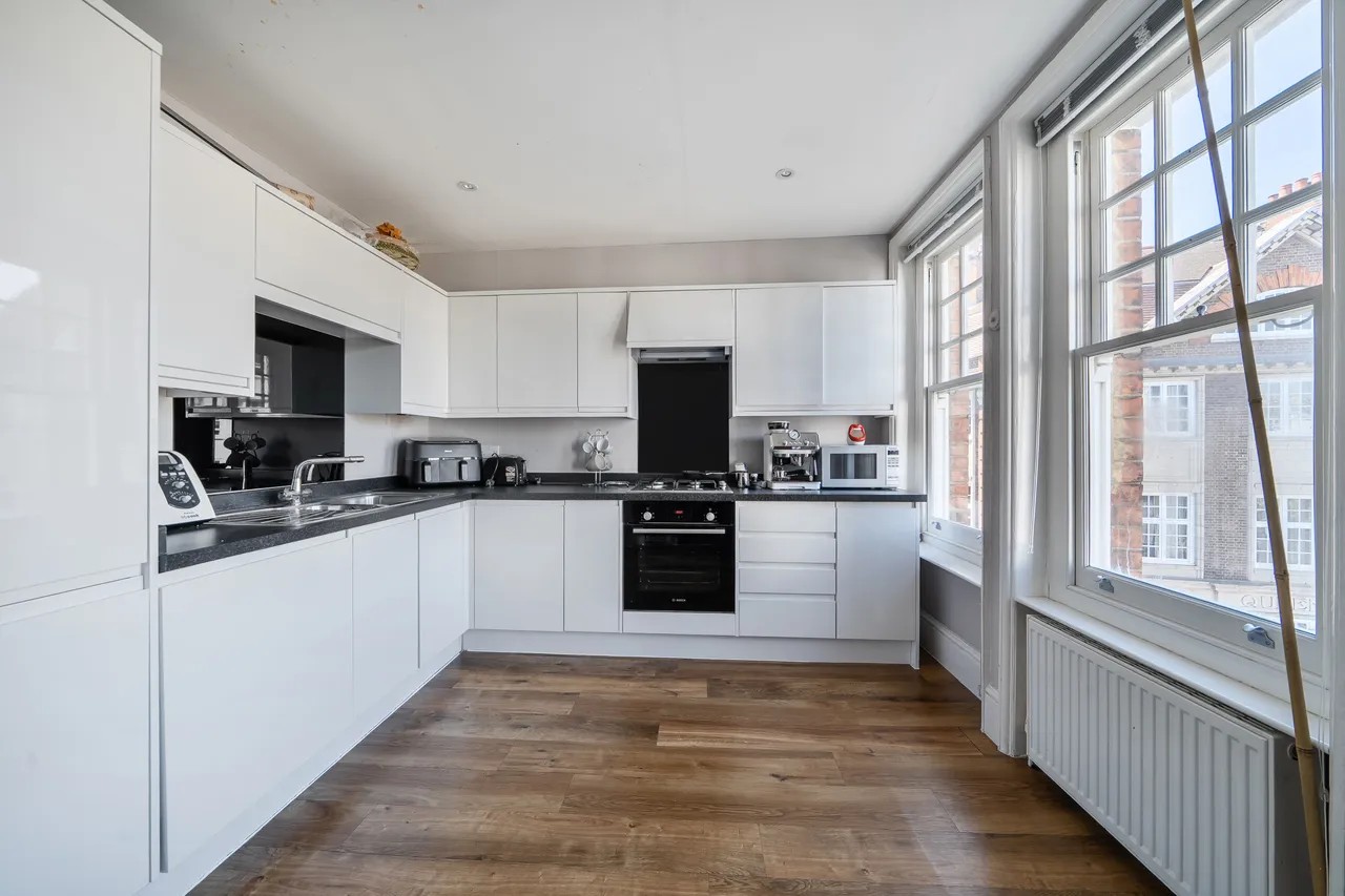 Flat 2, 2-4 Queens Elm Parade, London, photo 7