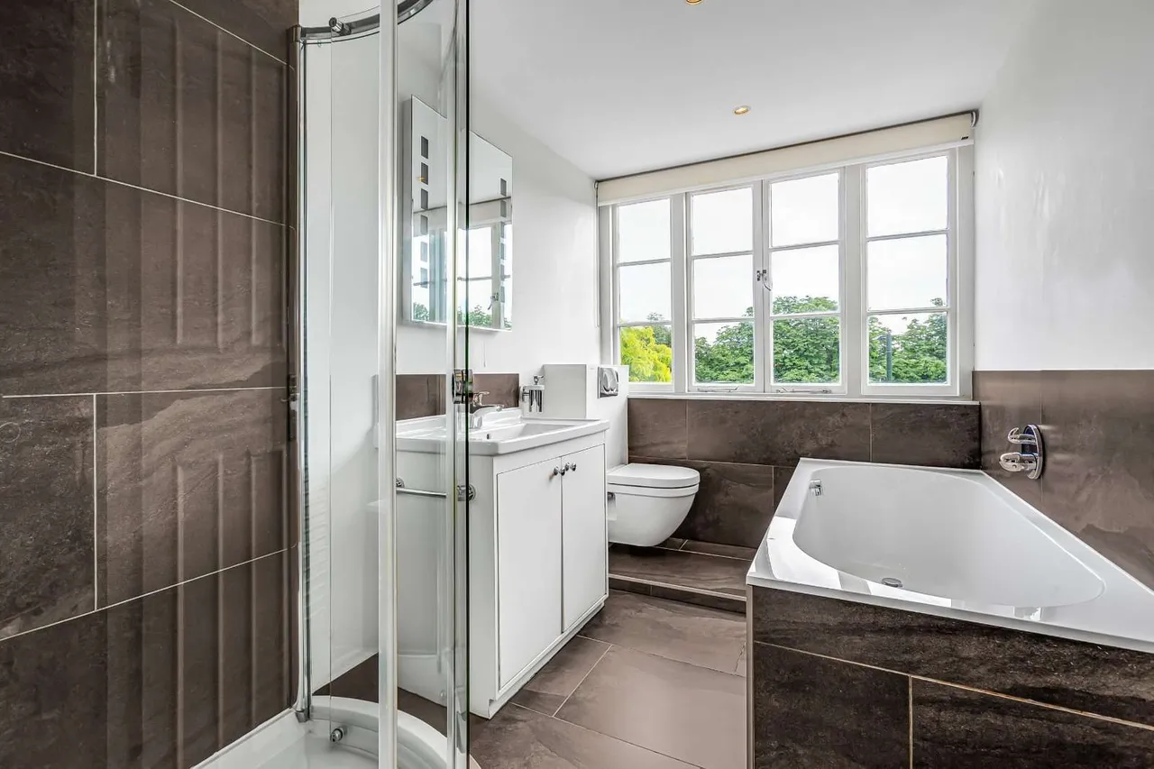 Hampton Court Road, East Molesey, Surrey, KT8 9BP, photo 9