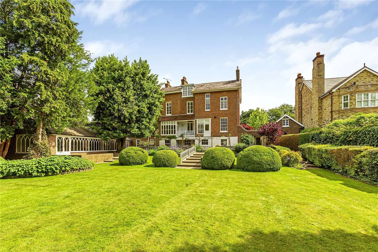 Hampton Court Road, East Molesey, Surrey, KT8 9BP, photo 3