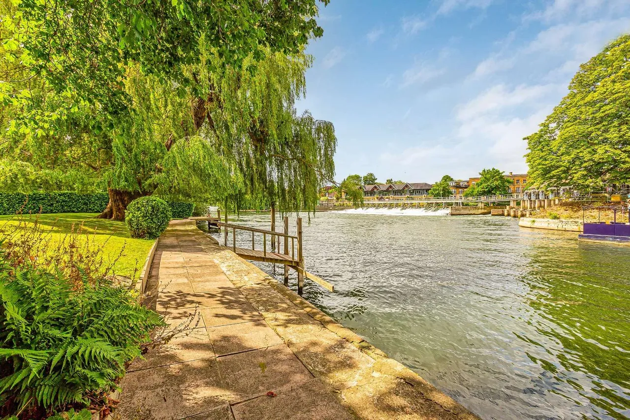 Hampton Court Road, East Molesey, Surrey, KT8 9BP, photo 11
