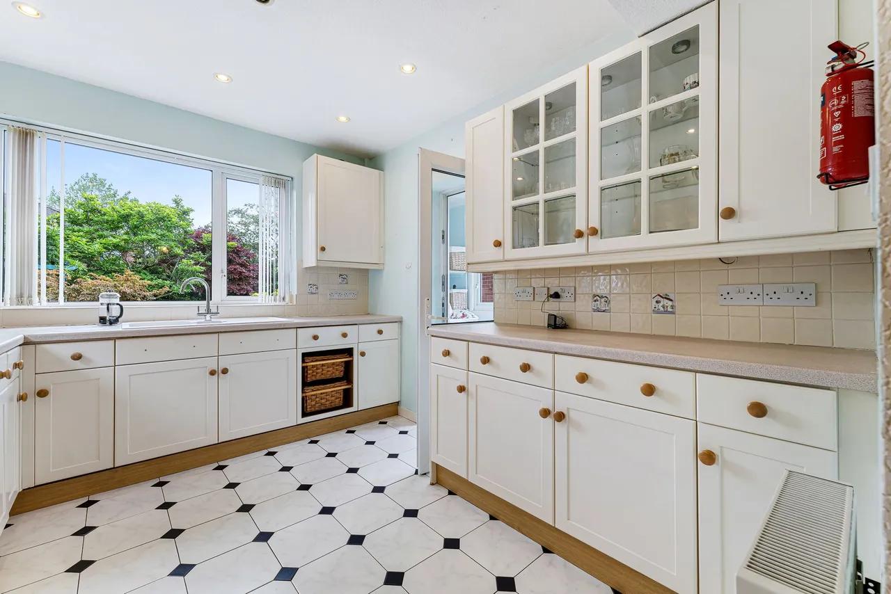 Addison Square, Widnes, WA8 7DF, photo 6