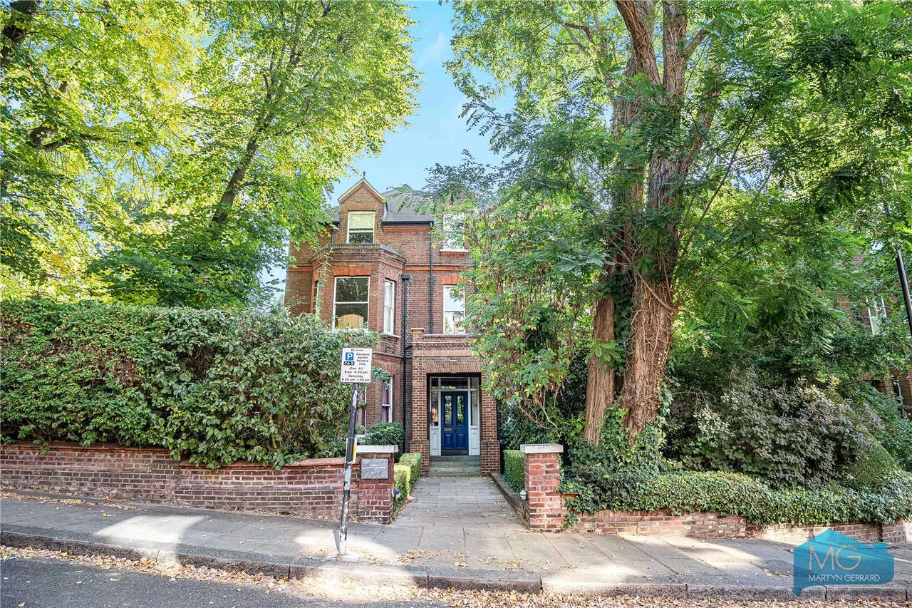 2 bed flat for sale, Netherhall Gardens, Hampstead, NW3