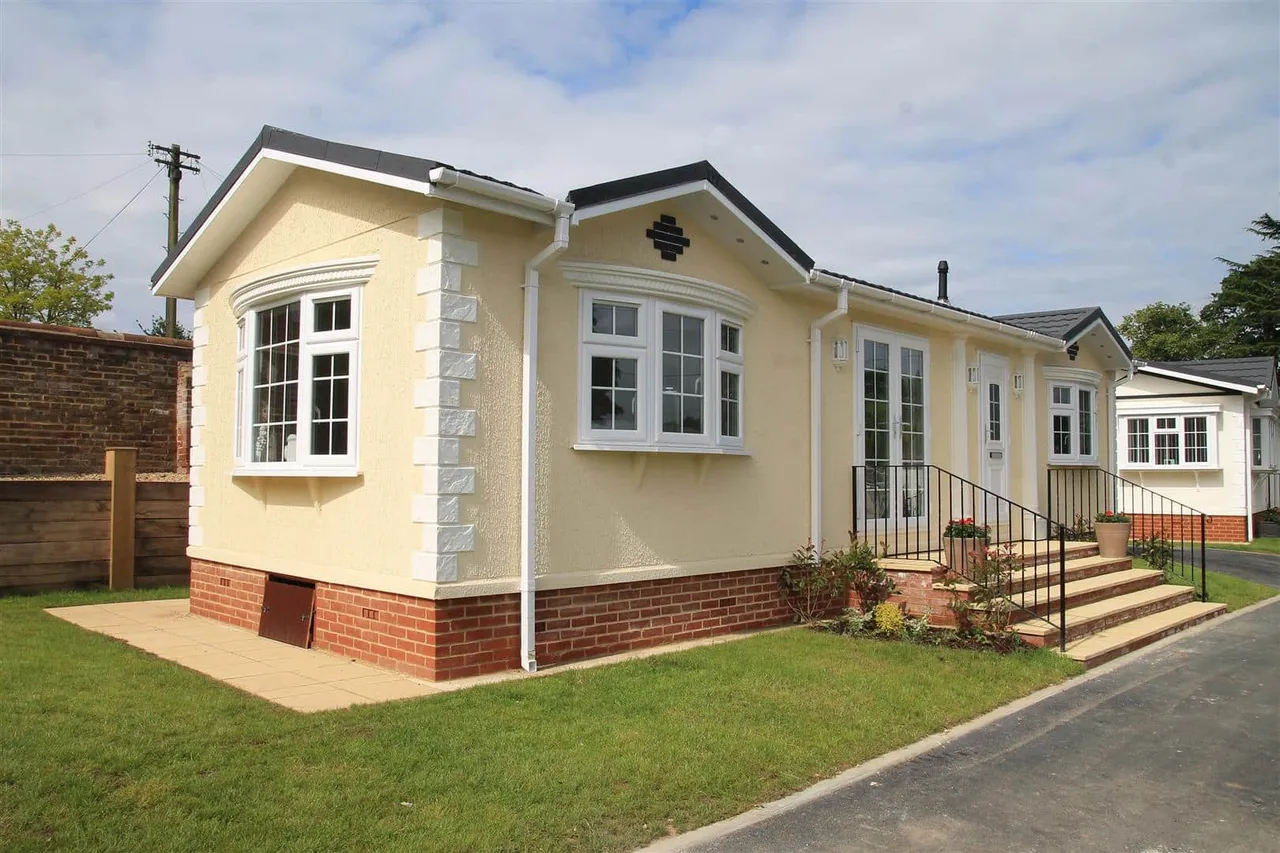 1 bed property for sale — Willows Riverside Park, Windsor, Berkshire, SL4 5GF