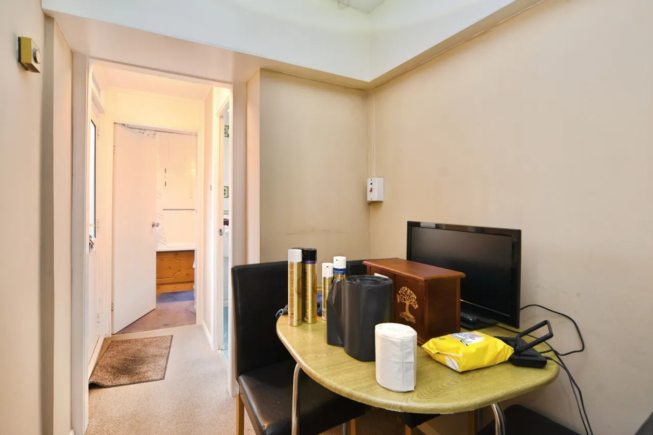 Marlborough Road, Dagenham, RM8, photo 9
