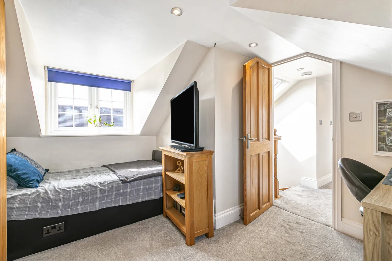 Rusham Road, Egham, TW20, photo 21