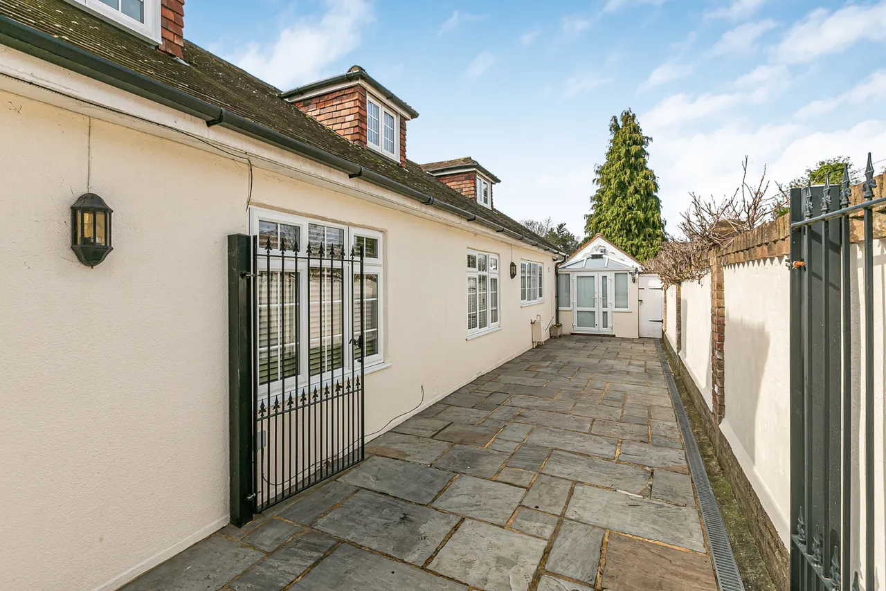Rusham Road, Egham, TW20, photo 33