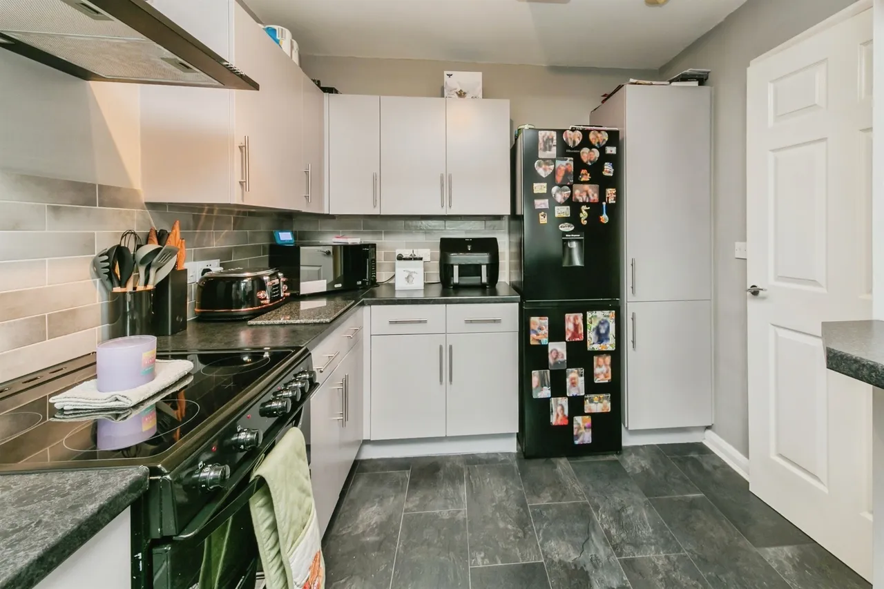 Riversfield Drive, Rocester, Uttoxeter, photo 7
