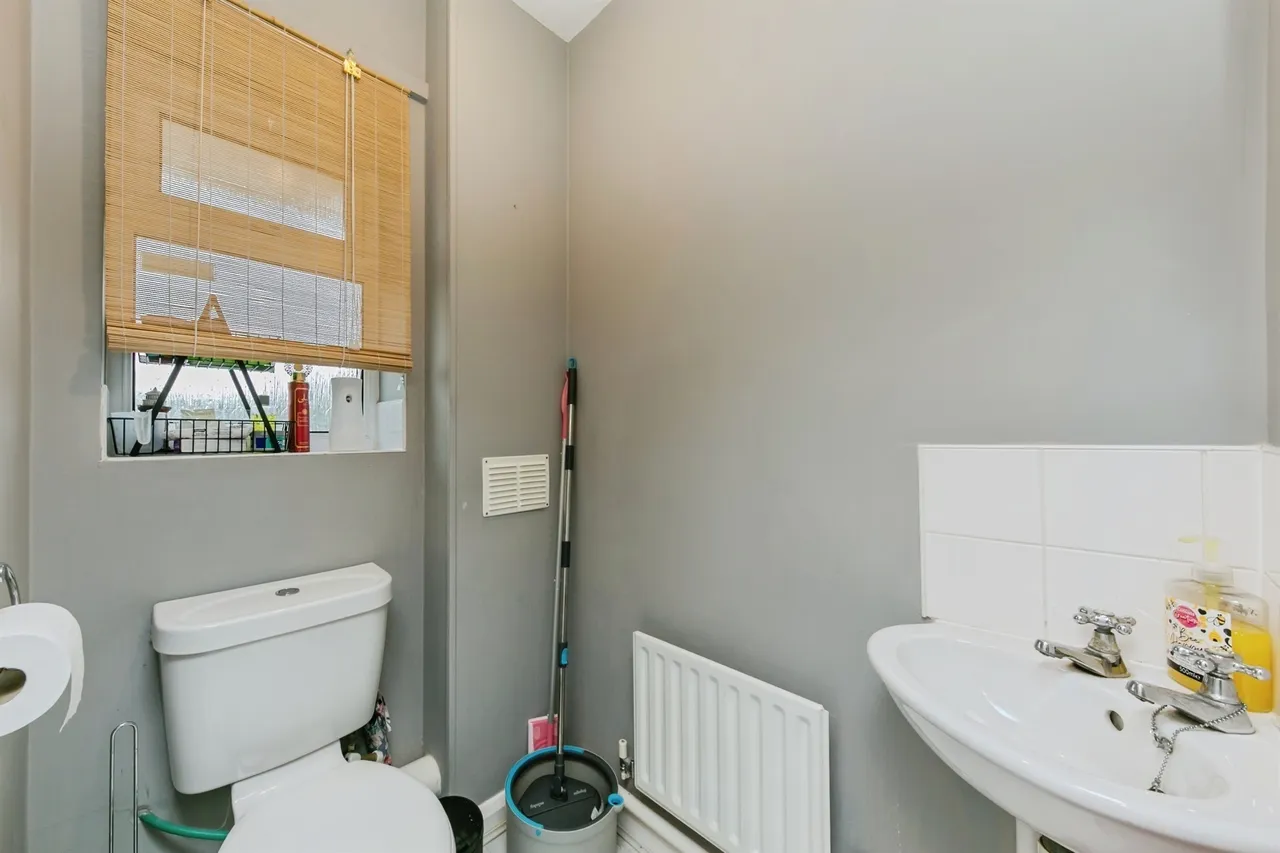 Riversfield Drive, Rocester, Uttoxeter, photo 9