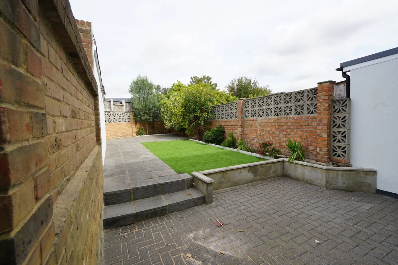 Silverlocke Road, Grays, Essex, RM17 6EU, photo 6