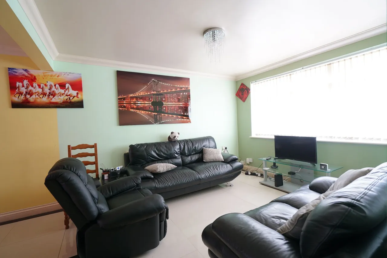 Silverlocke Road, Grays, Essex, RM17 6EU, photo 2