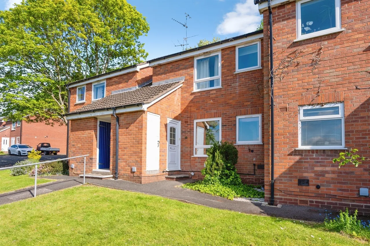 1 bed flat for sale — Hamble Close, Worcester