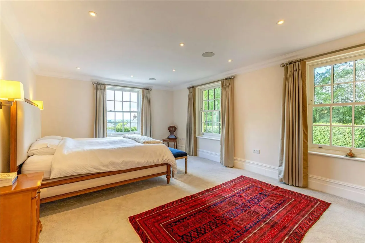 The Holt, Sleepers Hill, SO22, photo 10