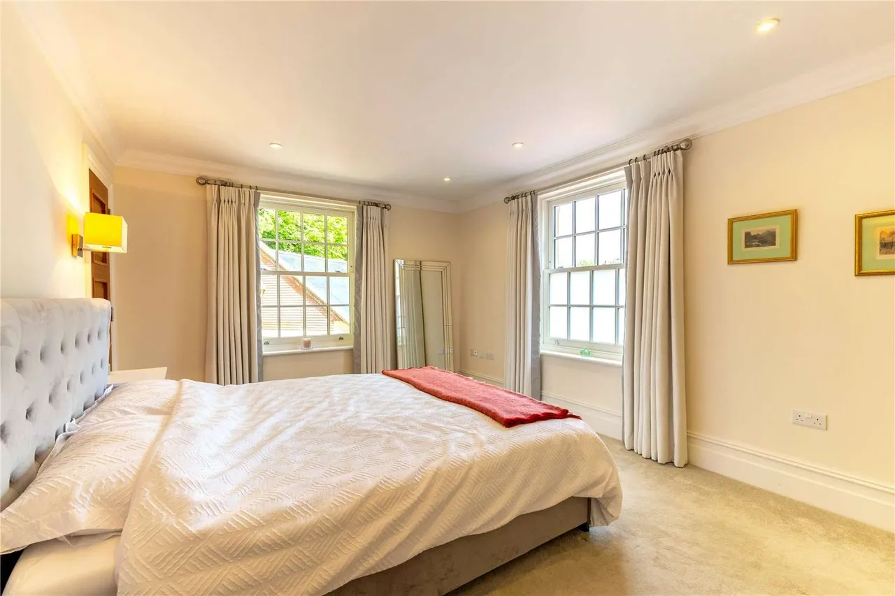The Holt, Sleepers Hill, SO22, photo 12