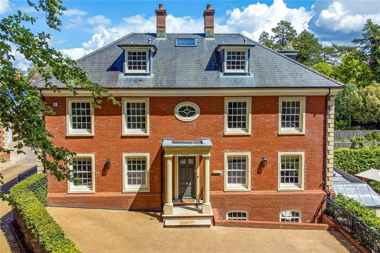 5 bed house for sale, The Holt, Sleepers Hill, SO22